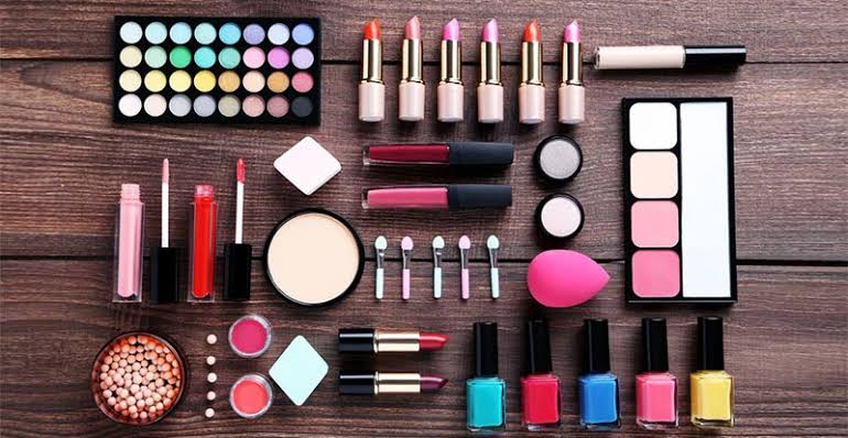 ۱۰ نکته برای خرید لوازم آرایشی اصل