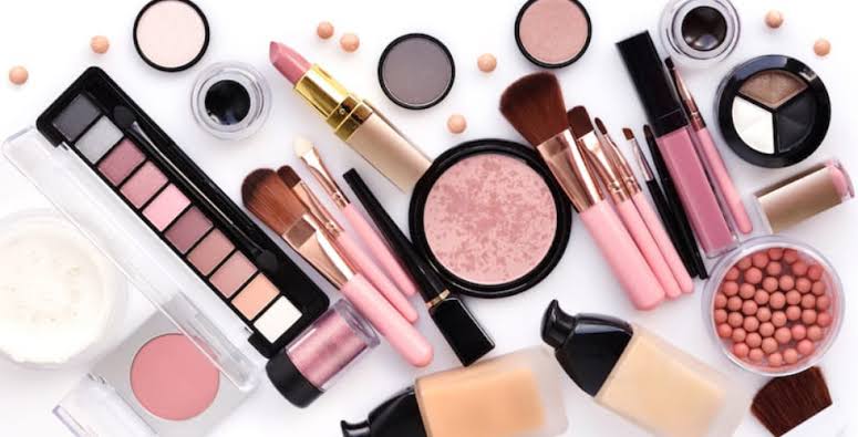 💄 اشتباهات رایج در خرید لوازم آرایشی